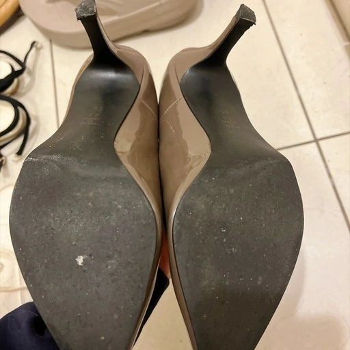 ダイアナ 23cm パンプス グレージュの写真3枚目