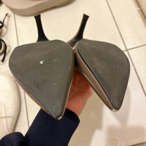 ダイアナ　23cm パンプス　グレージュの写真4枚目