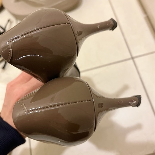 ダイアナ　23cm パンプス　グレージュの写真5枚目