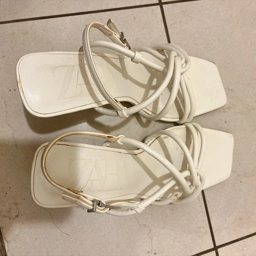 ZARA スクエアトゥ サンダル 36 ホワイトの写真2枚目