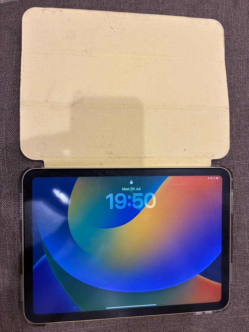 Apple iPad 第10世代 64GB Wi-Fi イエロー ケース付の写真2枚目