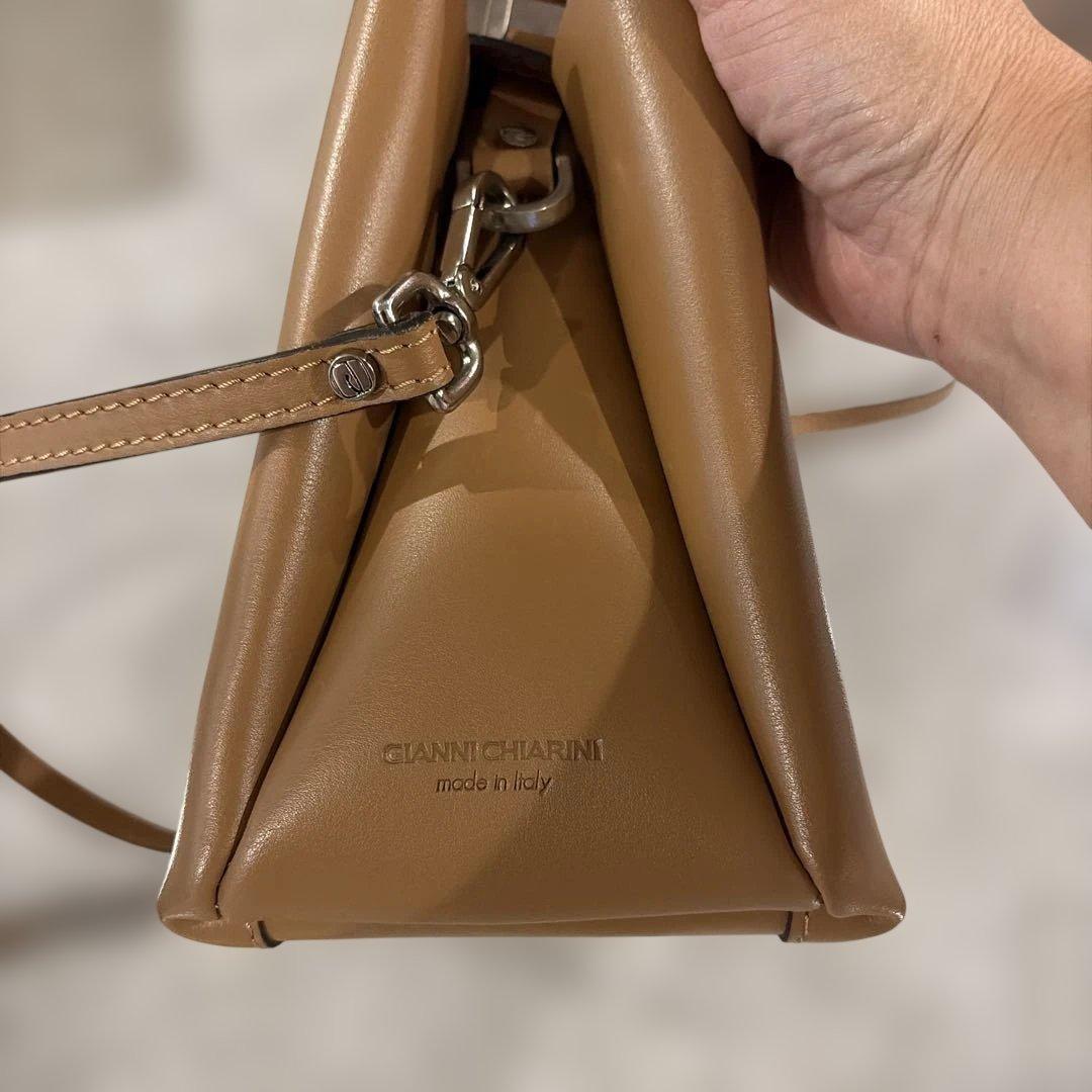 数回使用GIANNI CHIARINI ショルダーバッグ ベージュの写真3枚目