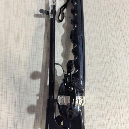 新品 折りたたみ釣り竿 2.1m リール・ライン一体型 両手ハンドル コンパクト 海釣り 川釣り
