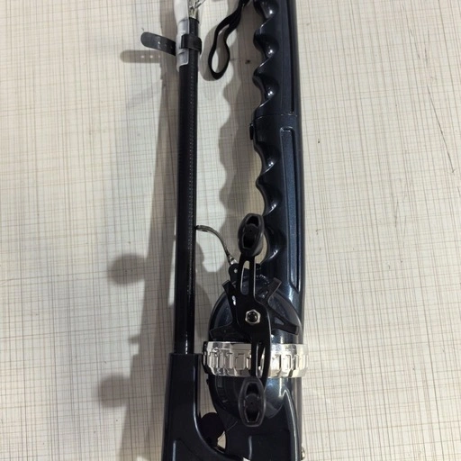 新品 折りたたみ釣り竿 2.1m リール・ライン一体型 両手ハンドル コンパクト 海釣り 川釣り