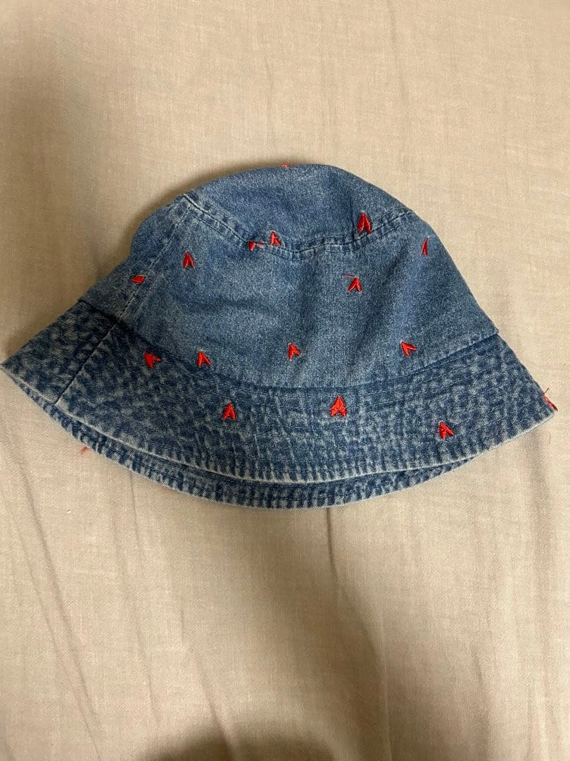 ZARA デニム バケットハット 赤い刺繍入りの写真2枚目