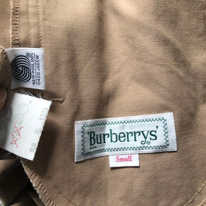Burberry タイトスカート 膝丈の写真3枚目