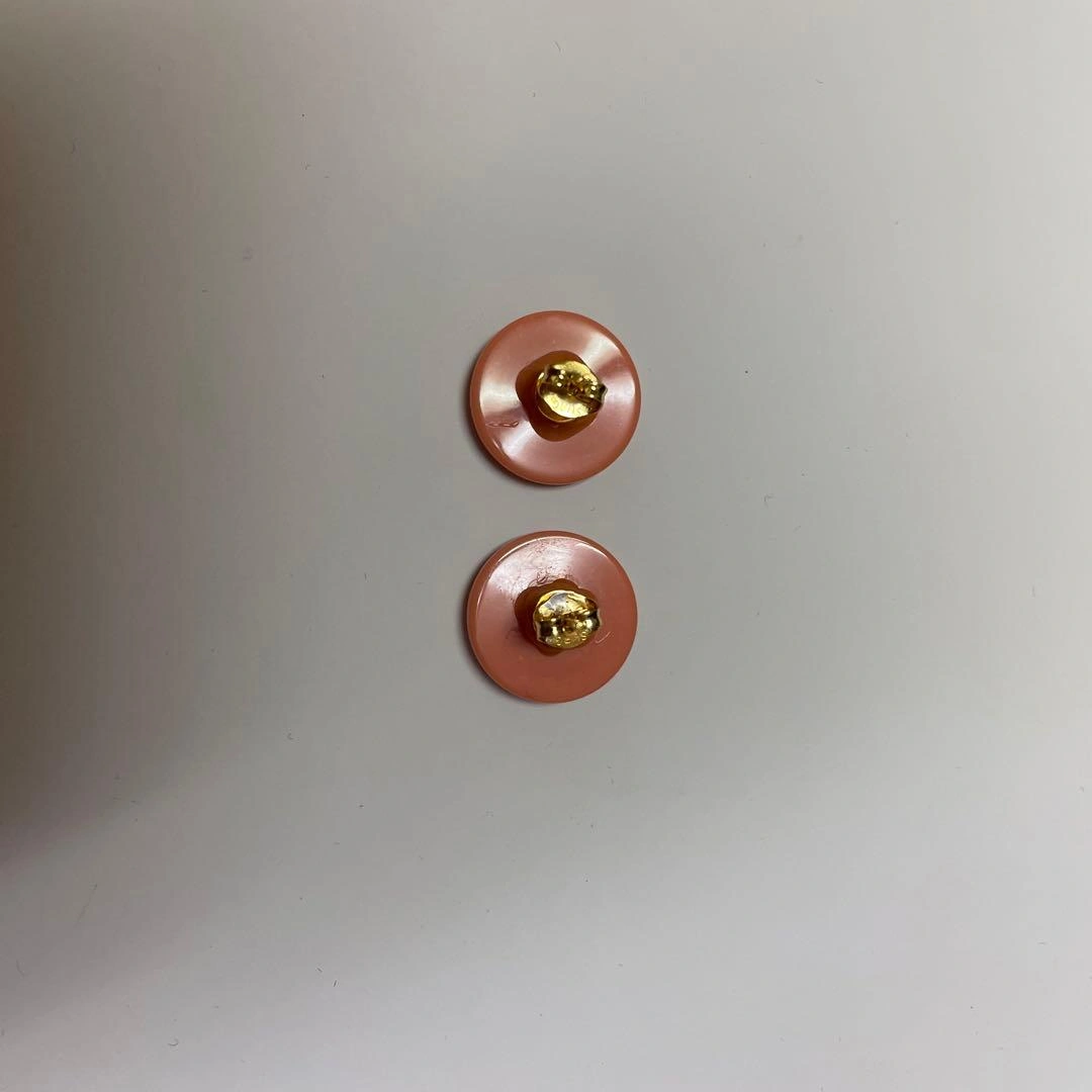 ヴィンテージボタンピアス ピンクの写真3枚目