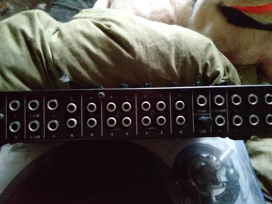 ヤマハミキサーRM602PHONO端子メインミキサーに最適レコーディングミキサーの写真4枚目