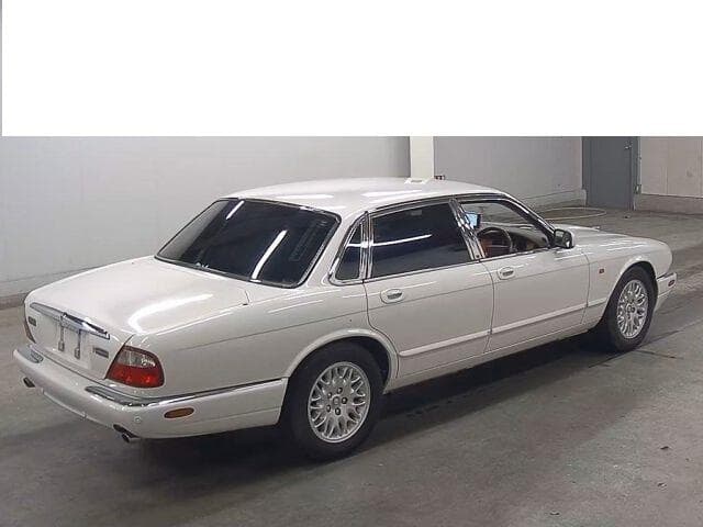 【エンジン出品】13年最終300系ジャガーXJ3.2V8エグゼクティブ値上り必至の写真4枚目