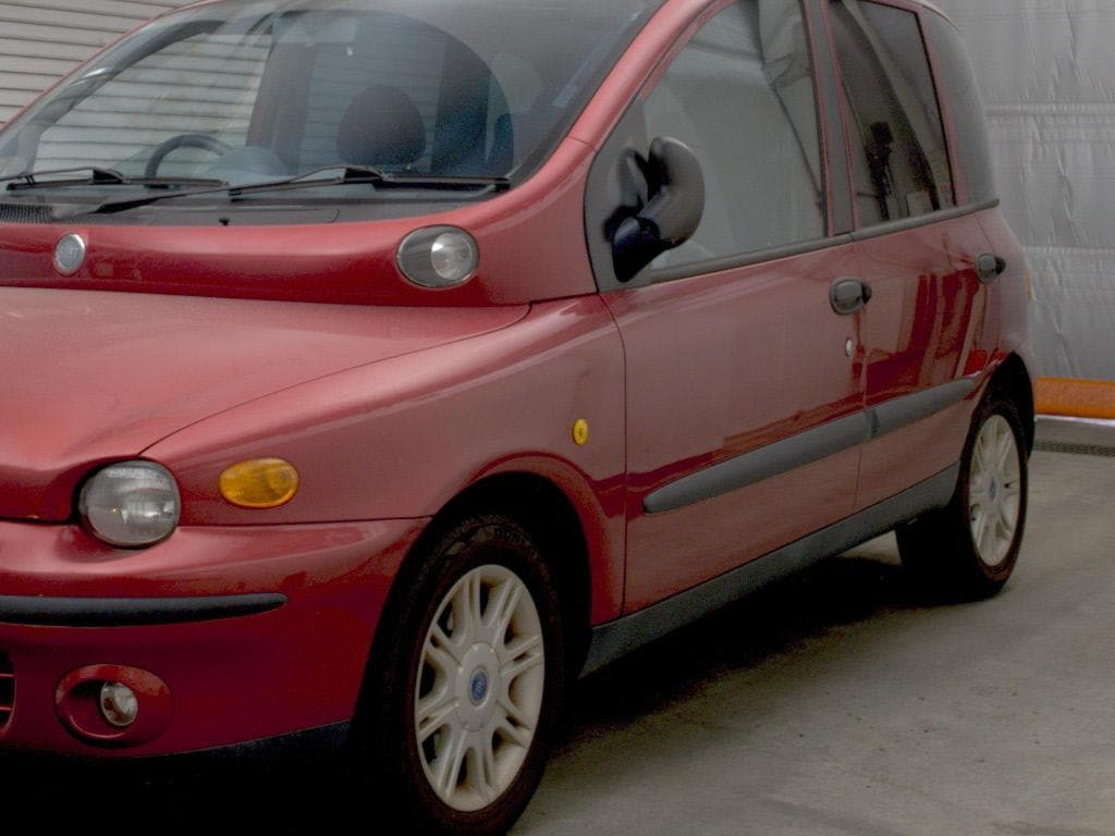 FIATフィアットムルティプラ醜いフェラーリ!?外観裏切るクイック＆俊足乗り心地の写真2枚目