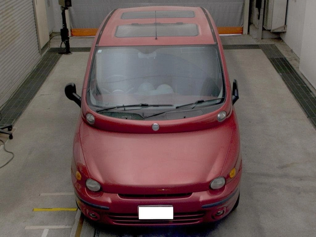 FIATフィアットムルティプラ醜いフェラーリ!?外観裏切るクイック&俊足乗り心地の写真3枚目