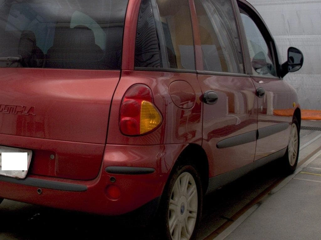 FIATフィアットムルティプラ醜いフェラーリ!?外観裏切るクイック&俊足乗り心地の写真5枚目