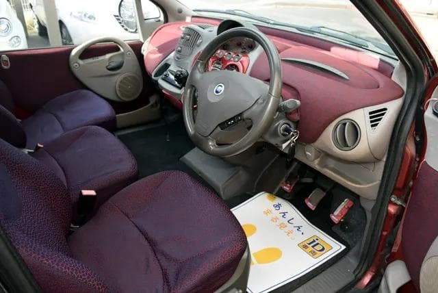 FIATフィアットムルティプラ醜いフェラーリ!?外観裏切るクイック＆俊足乗り心地の写真7枚目