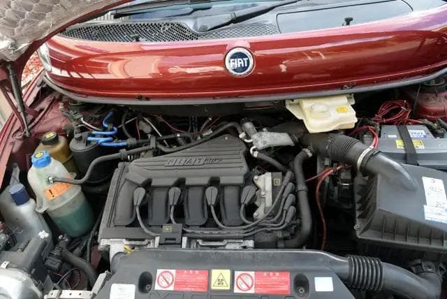 FIATフィアットムルティプラ醜いフェラーリ!?外観裏切るクイック＆俊足乗り心地の写真10枚目