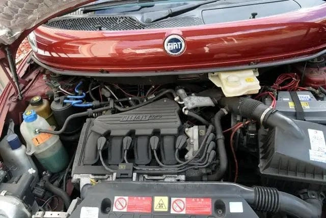 FIATフィアットムルティプラ醜いフェラーリ!?外観裏切るクイック&俊足乗り心地の写真10枚目