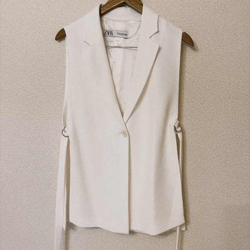 美品 ZARA テーラードジレ ベスト ホワイト ノースリーブジャケット