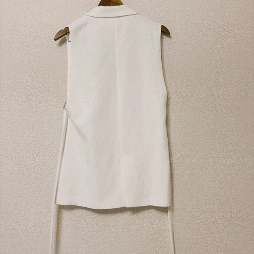 美品 ZARA テーラードジレ ベスト ホワイト ノースリーブジャケットの写真2枚目
