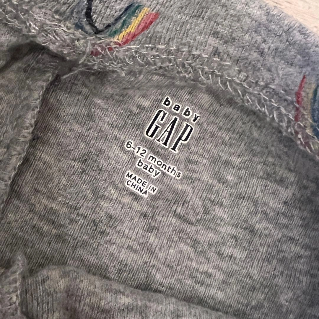 babyGAP 灰色レインボー柄 パンツ 6〜12ヶ月の写真3枚目