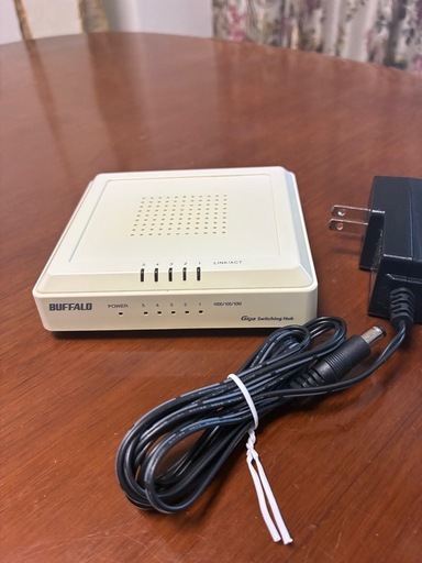 BUFFALO ５ポート　スイッチングハブ