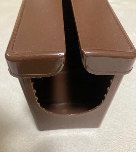 コロコロのケース 茶色 粘着テープロールクリーナーのケース 日本製の写真2枚目