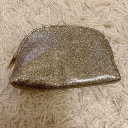 新品　ポーチ　ゴールドの写真2枚目
