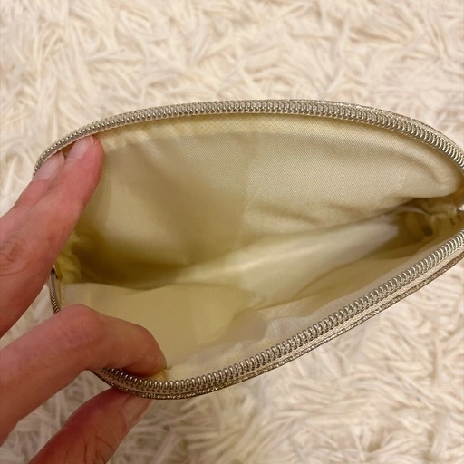 新品 ポーチ ゴールドの写真3枚目