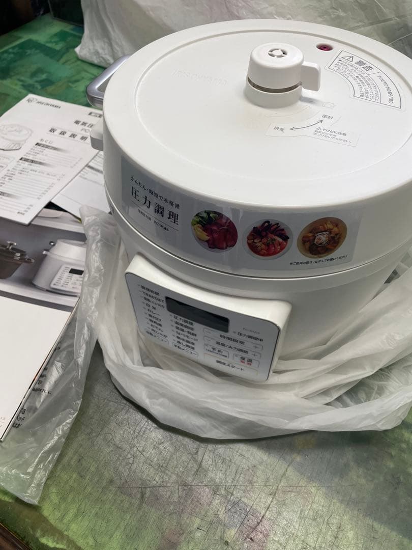 【ほぼ新品】アイリスオーヤマ 電気圧力鍋 PC-MA4-W ホワイト系の写真4枚目