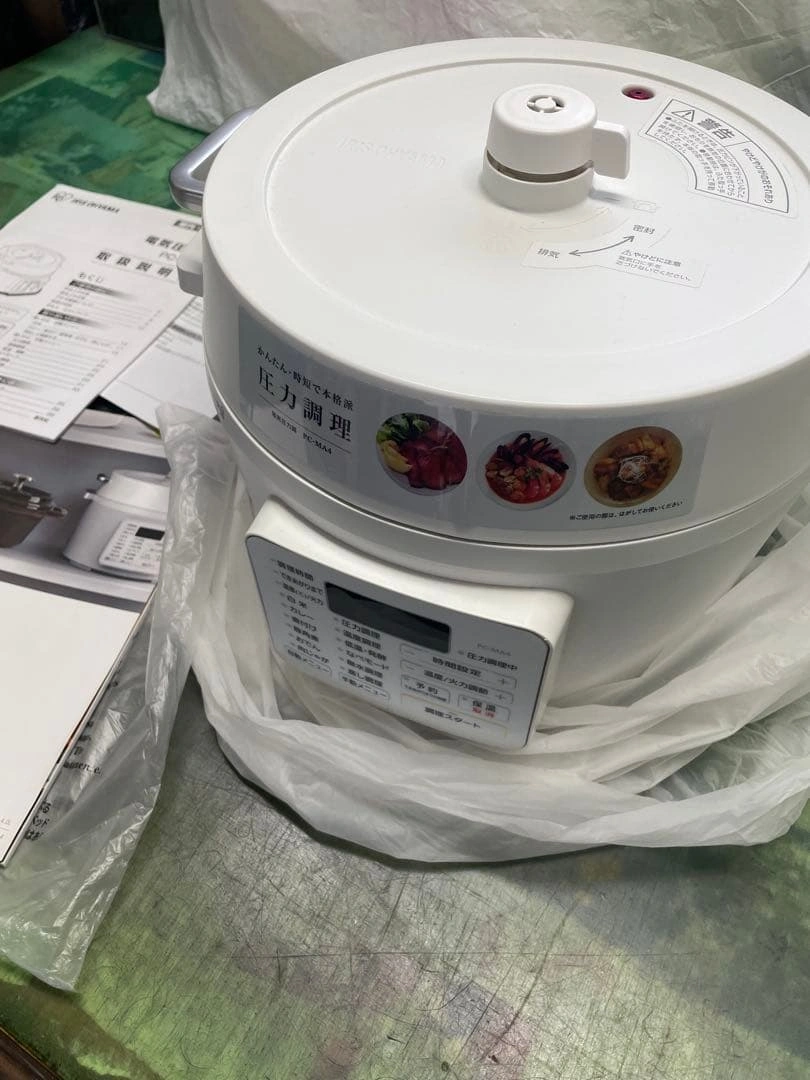 【ほぼ新品】アイリスオーヤマ 電気圧力鍋 PC-MA4-W ホワイト系の写真4枚目