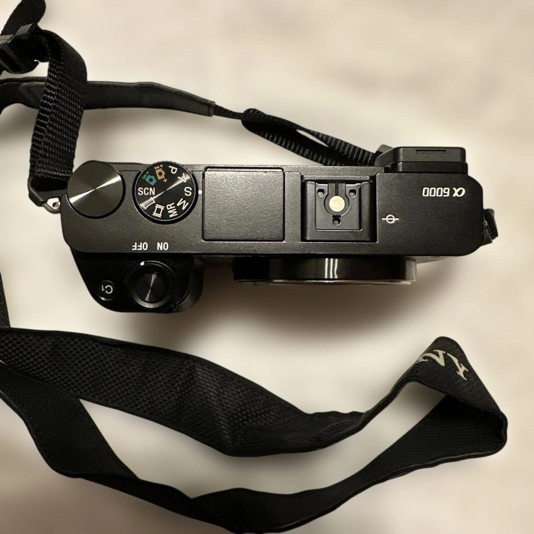 ジャンク品 SONY ミラーレス一眼カメラ 本体 α6000の写真2枚目
