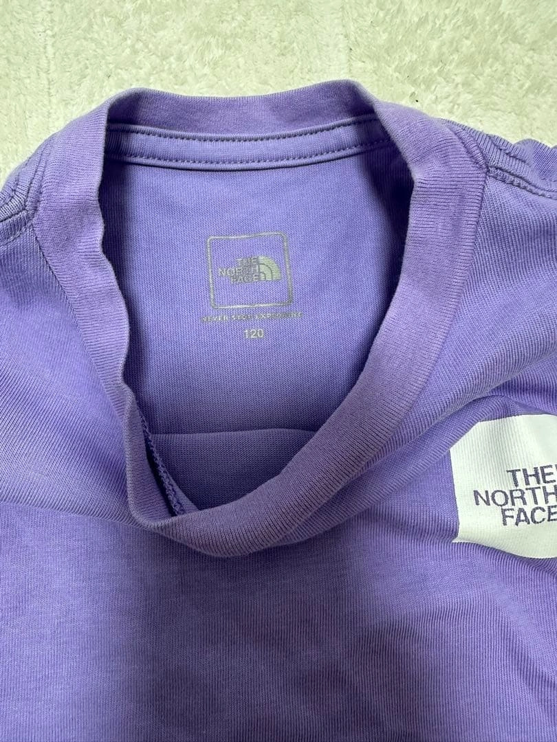 THE NORTH FACE Tシャツ パープル 120cmの写真2枚目