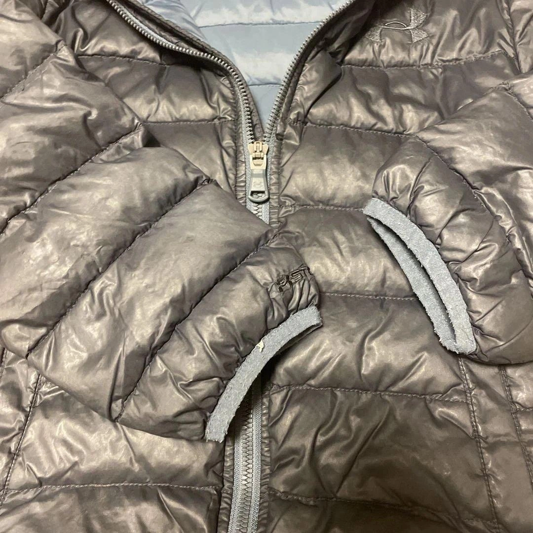 【Under Armour】ダウンコート 黒フード付き 130cmの写真3枚目