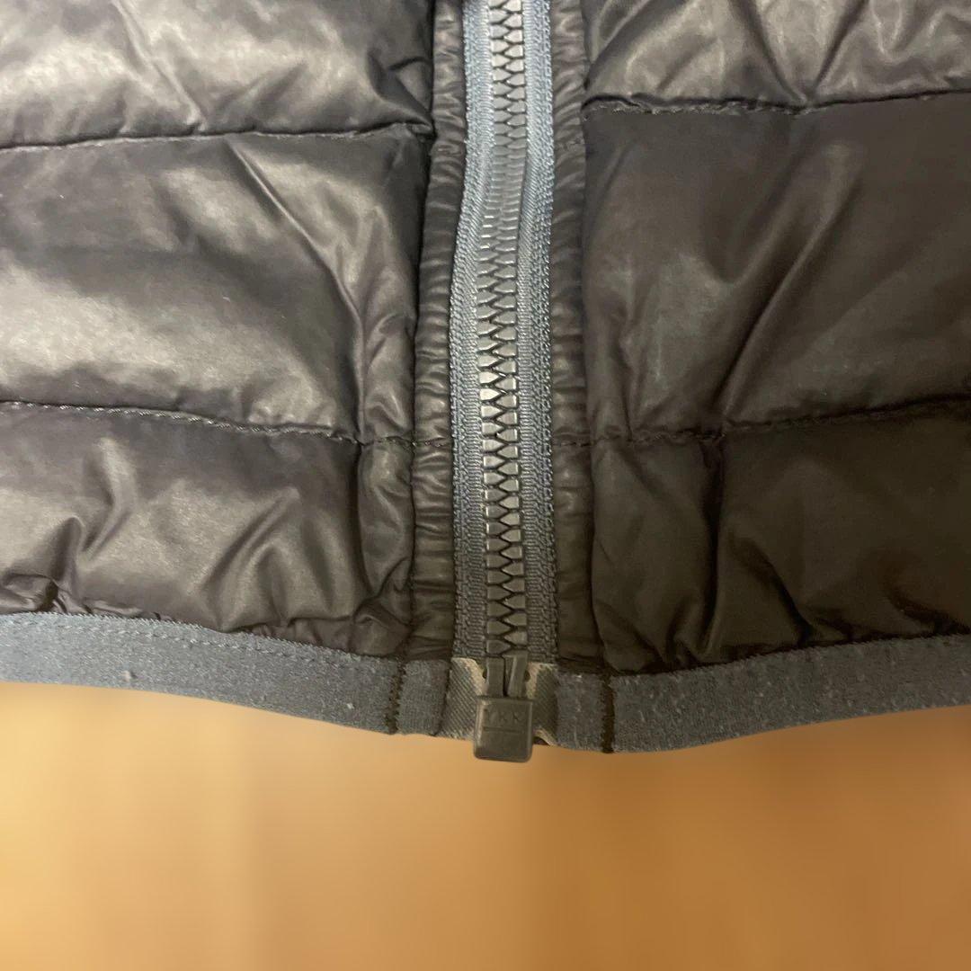 【Under Armour】ダウンコート 黒フード付き 130cmの写真4枚目
