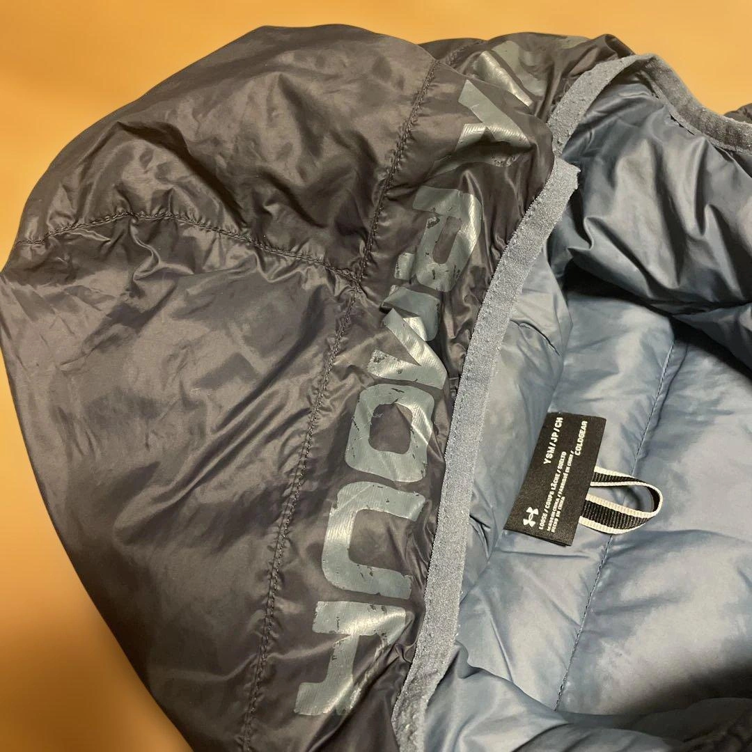 【Under Armour】ダウンコート 黒フード付き 130cmの写真5枚目