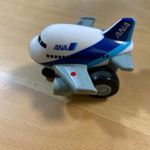 ミニカーと新幹線、飛行機のセットの写真3枚目