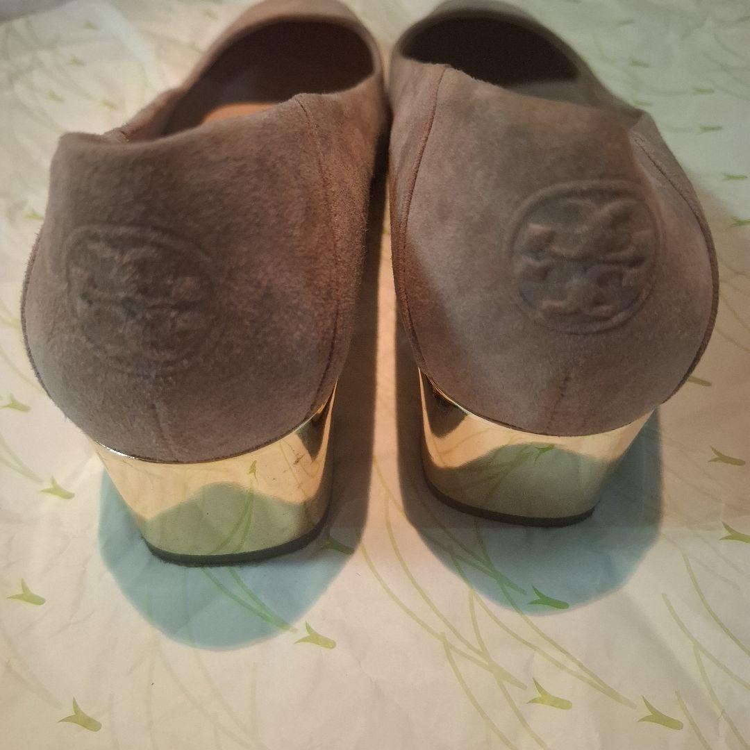 TORY BURCH スエード パンプス ゴールドヒール、巾着袋付きの写真6枚目