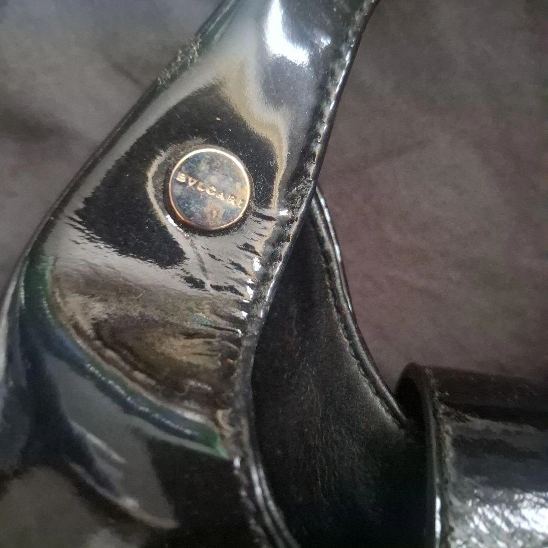 BVLGARI エナメル ショルダーバッグ ブラックの写真3枚目
