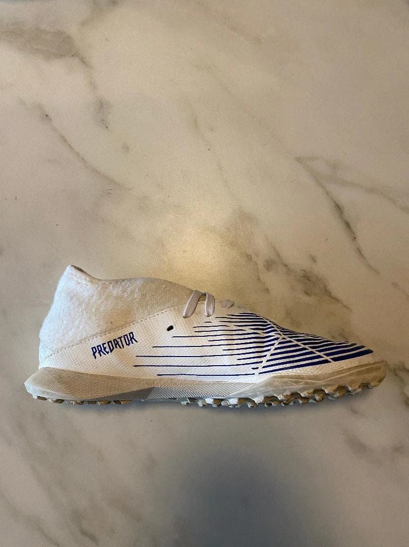 ジュニアサッカーターフシューズ adidas PREDATOR 23.5cmの写真2枚目