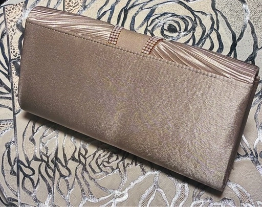 【美品】シャンパンゴールド プリーツ パーティーバッグ 取り外し可能チェーン付きの写真3枚目