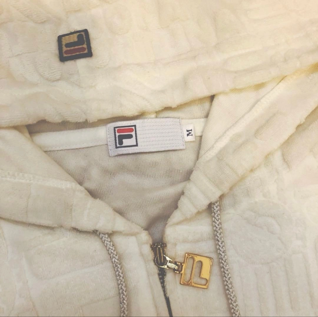 FILA フード付きホワイトパーカー Mの写真2枚目
