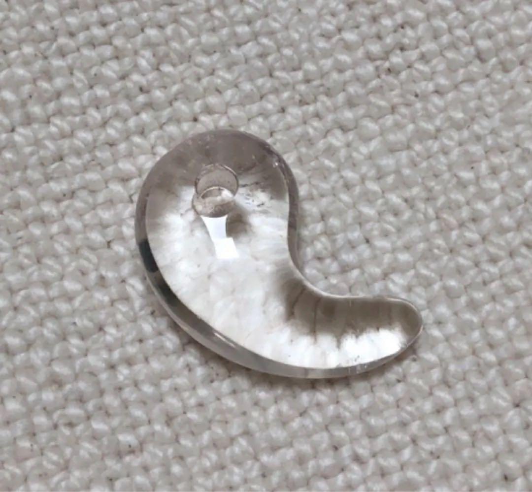 勾玉　クリスタル
