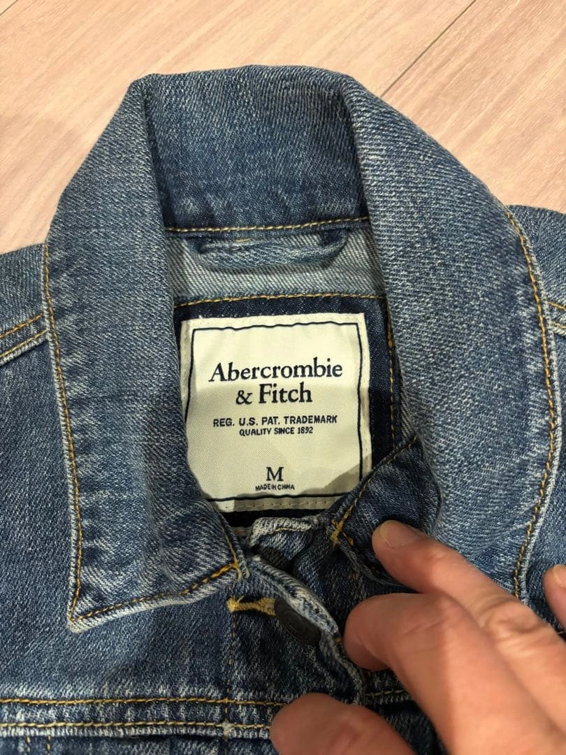 美品Abercrombie & Fitch デニムジャケット Mの写真2枚目
