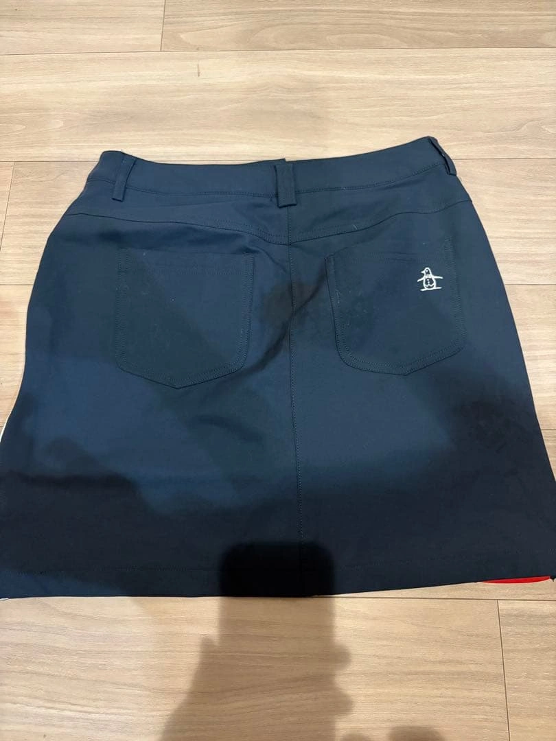 数回使用Munsingwear レディース ゴルフスカート ネイビー9の写真2枚目
