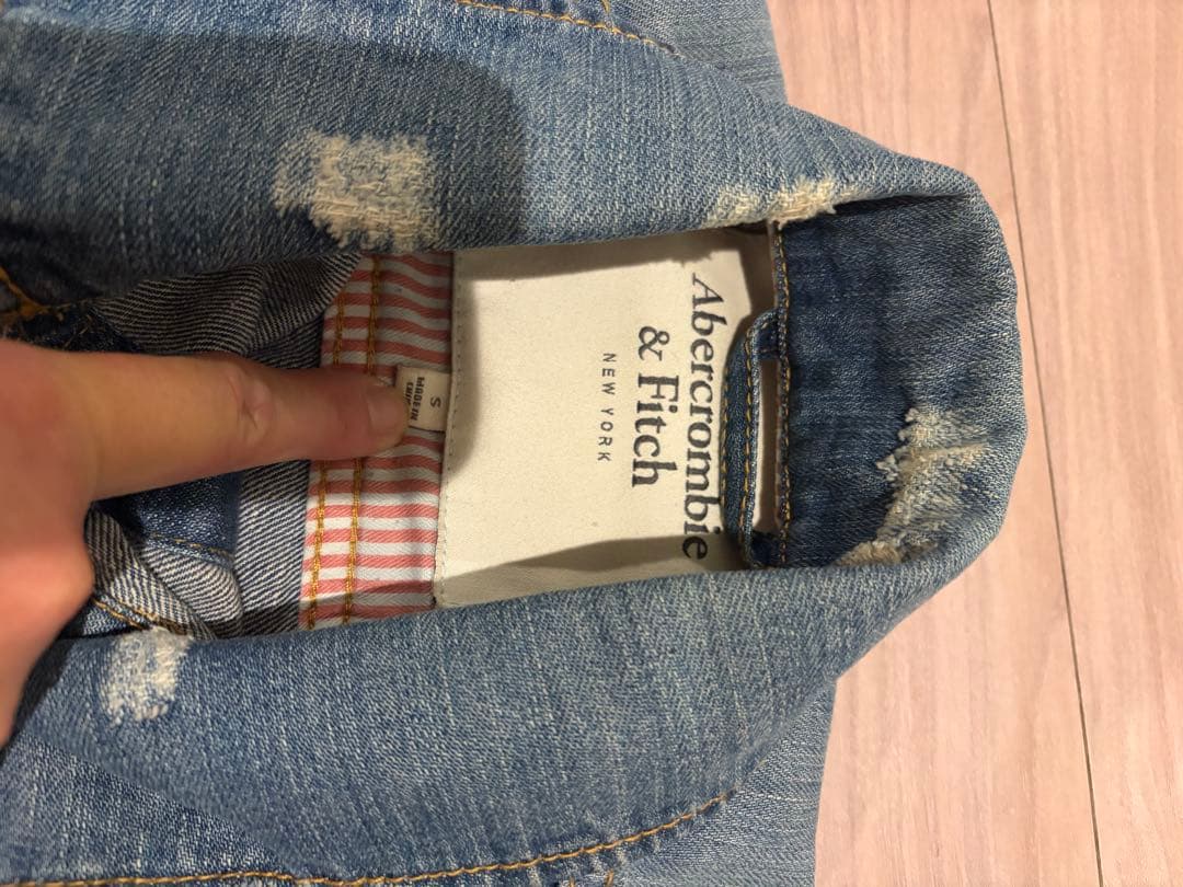 美品Abercrombie & Fitch デニムジャケット Sの写真3枚目