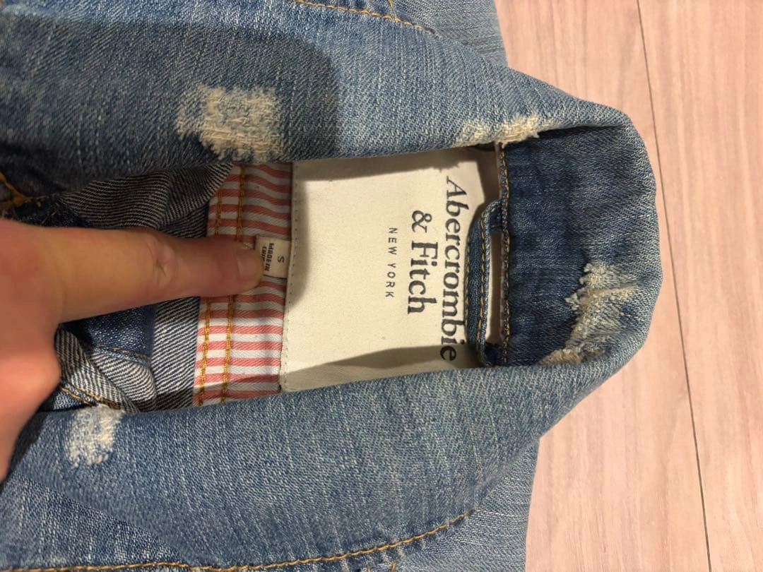 美品Abercrombie & Fitch デニムジャケット Sの写真3枚目