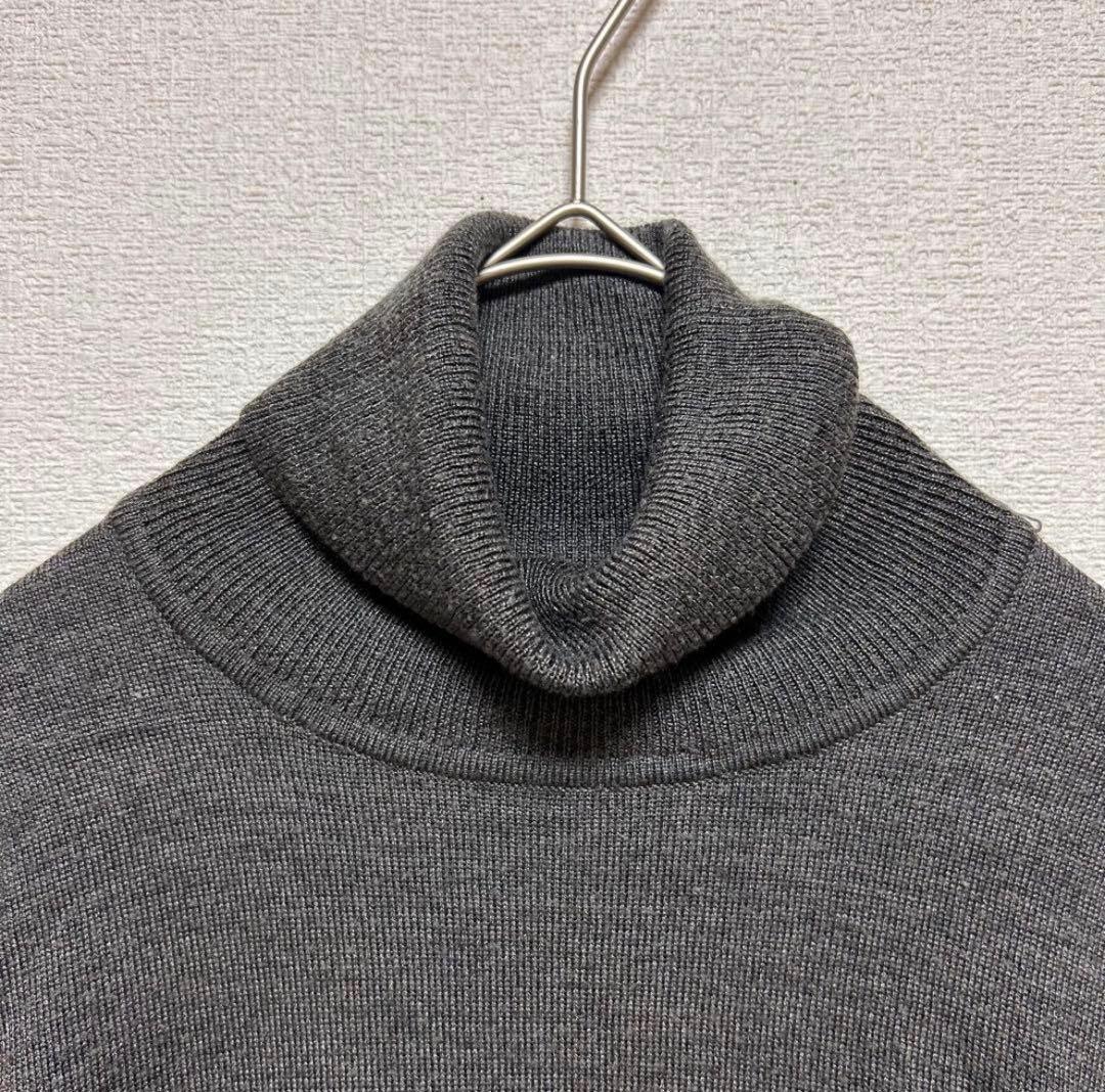 UNIQLOユニクロ　ダークグレー タートルネックニット 長袖　Mの写真2枚目