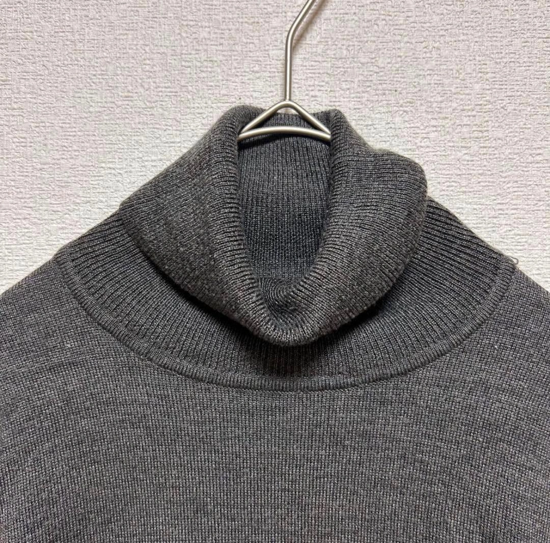 UNIQLOユニクロ ダークグレー タートルネックニット 長袖 Mの写真2枚目