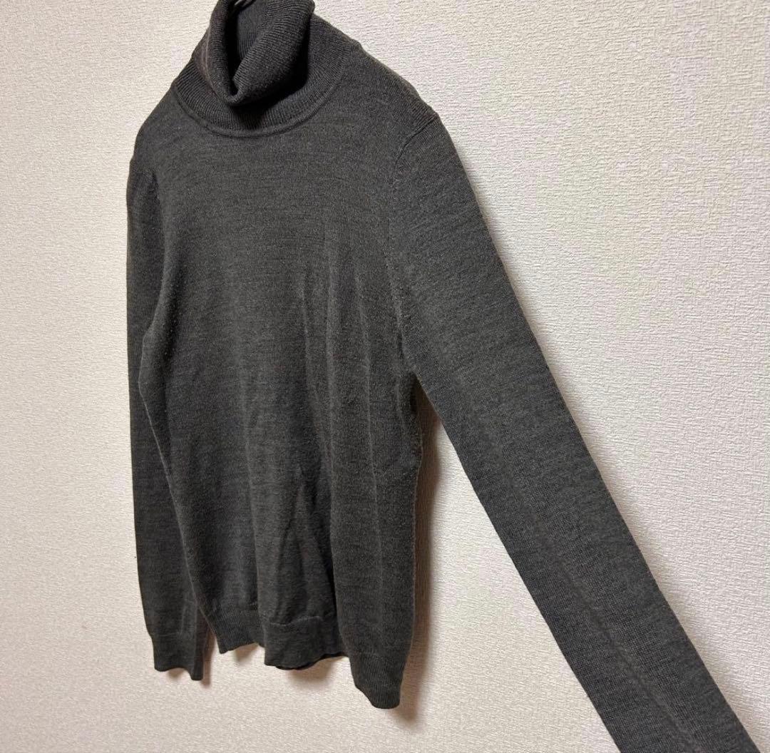 UNIQLOユニクロ　ダークグレー タートルネックニット 長袖　Mの写真3枚目