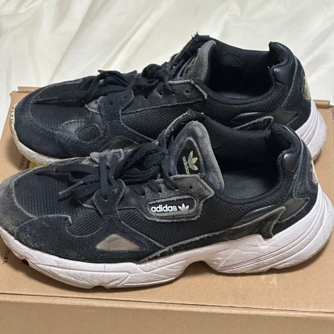 adidasの写真2枚目