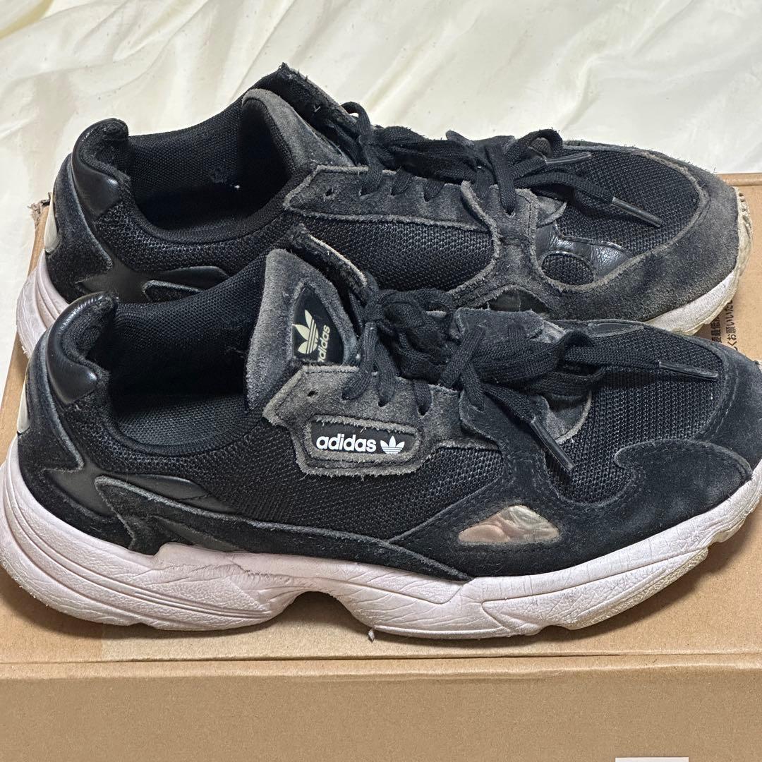 adidasの写真4枚目