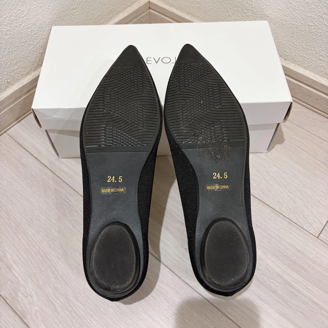 【新品未使用】EVOJ パールモチーフ ポインテッドトゥ パンプス ブラックの写真4枚目